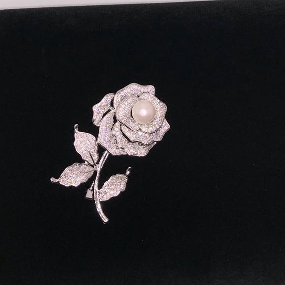 Rose Brooch - Picture 3 of 14